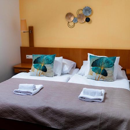Hotel Apollon Литомержице Экстерьер фото