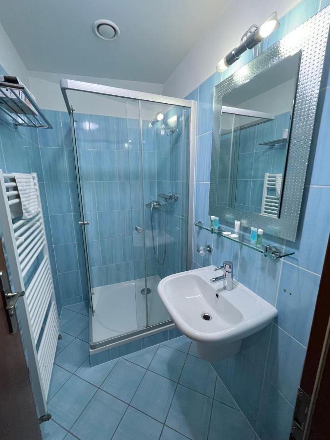 Hotel Apollon Литомержице Экстерьер фото