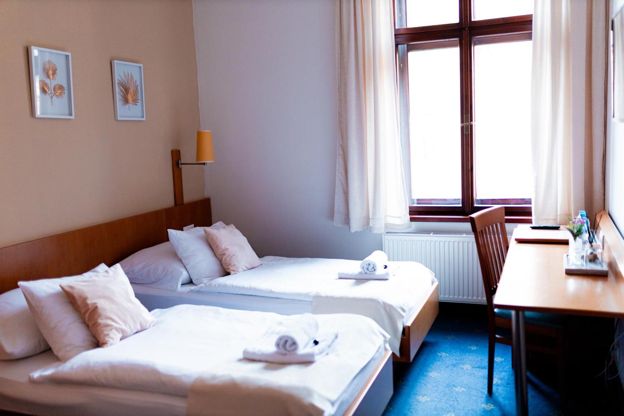 Hotel Apollon Литомержице Экстерьер фото