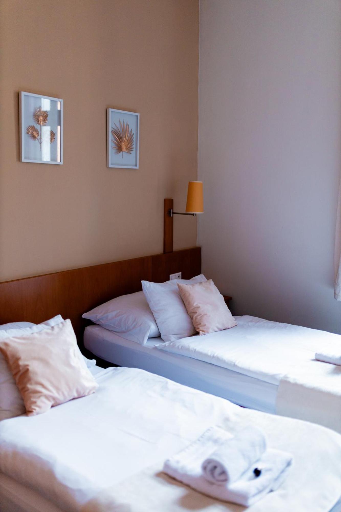 Hotel Apollon Литомержице Экстерьер фото