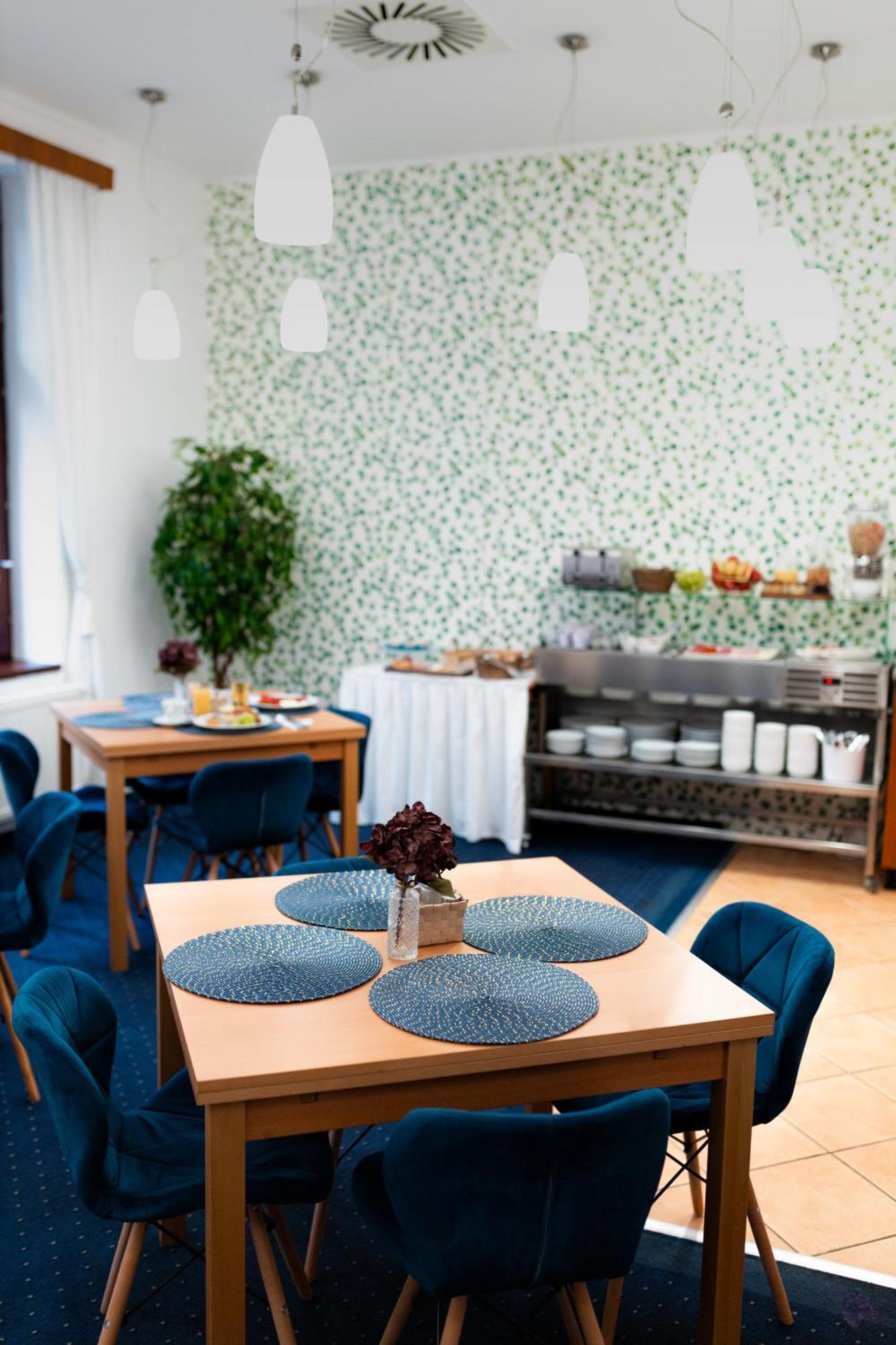 Hotel Apollon Литомержице Экстерьер фото