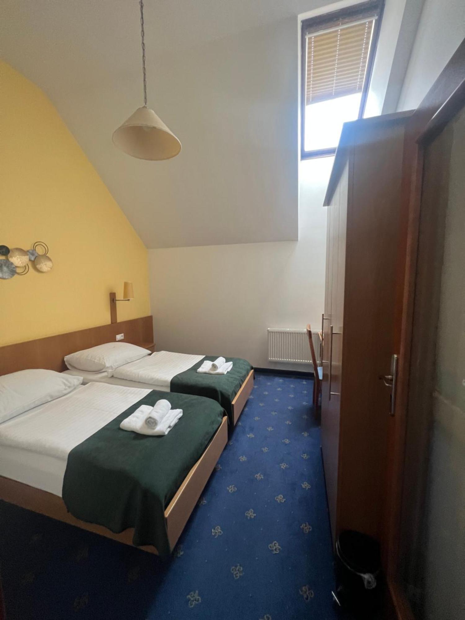 Hotel Apollon Литомержице Экстерьер фото
