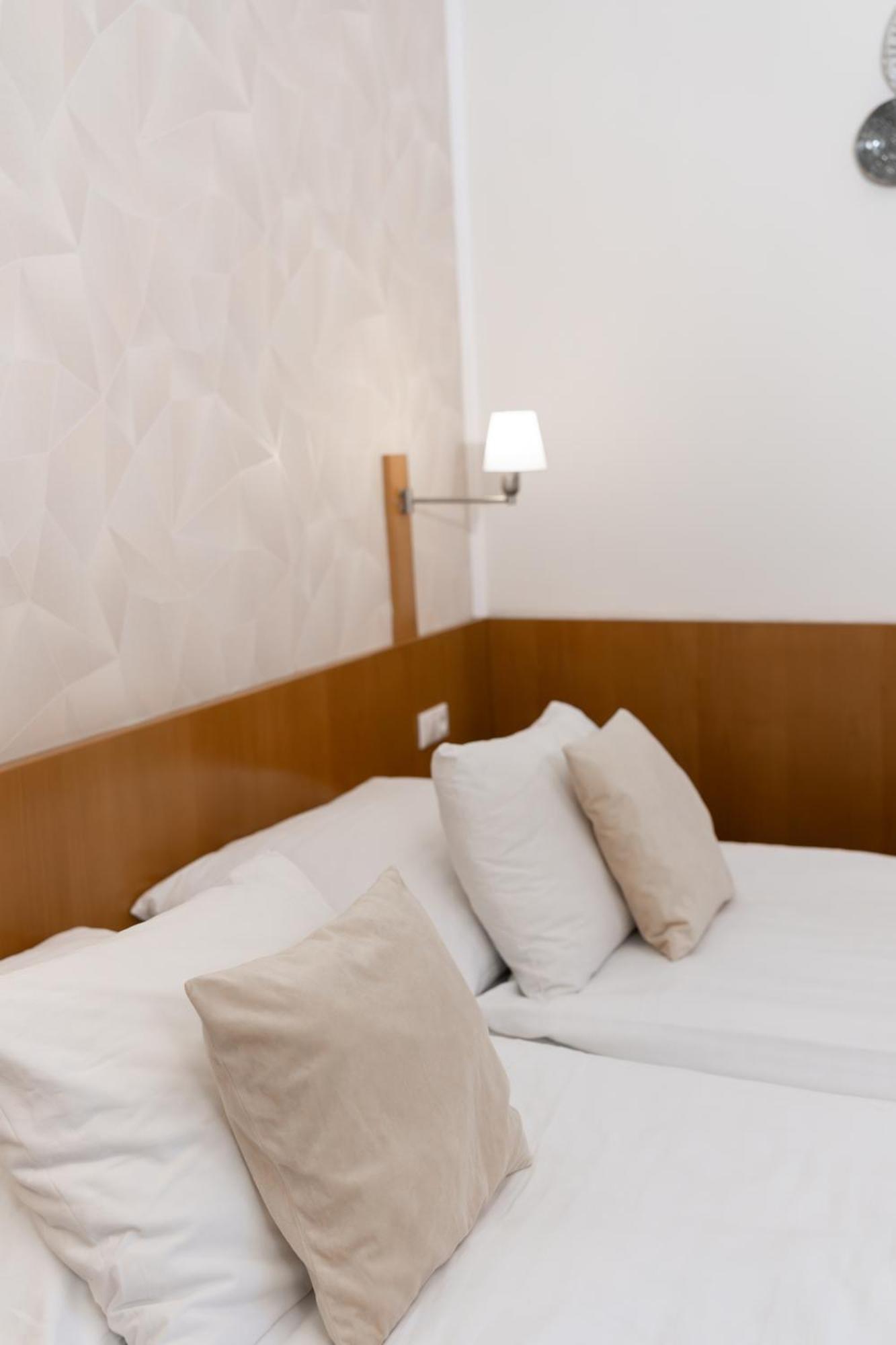 Hotel Apollon Литомержице Экстерьер фото