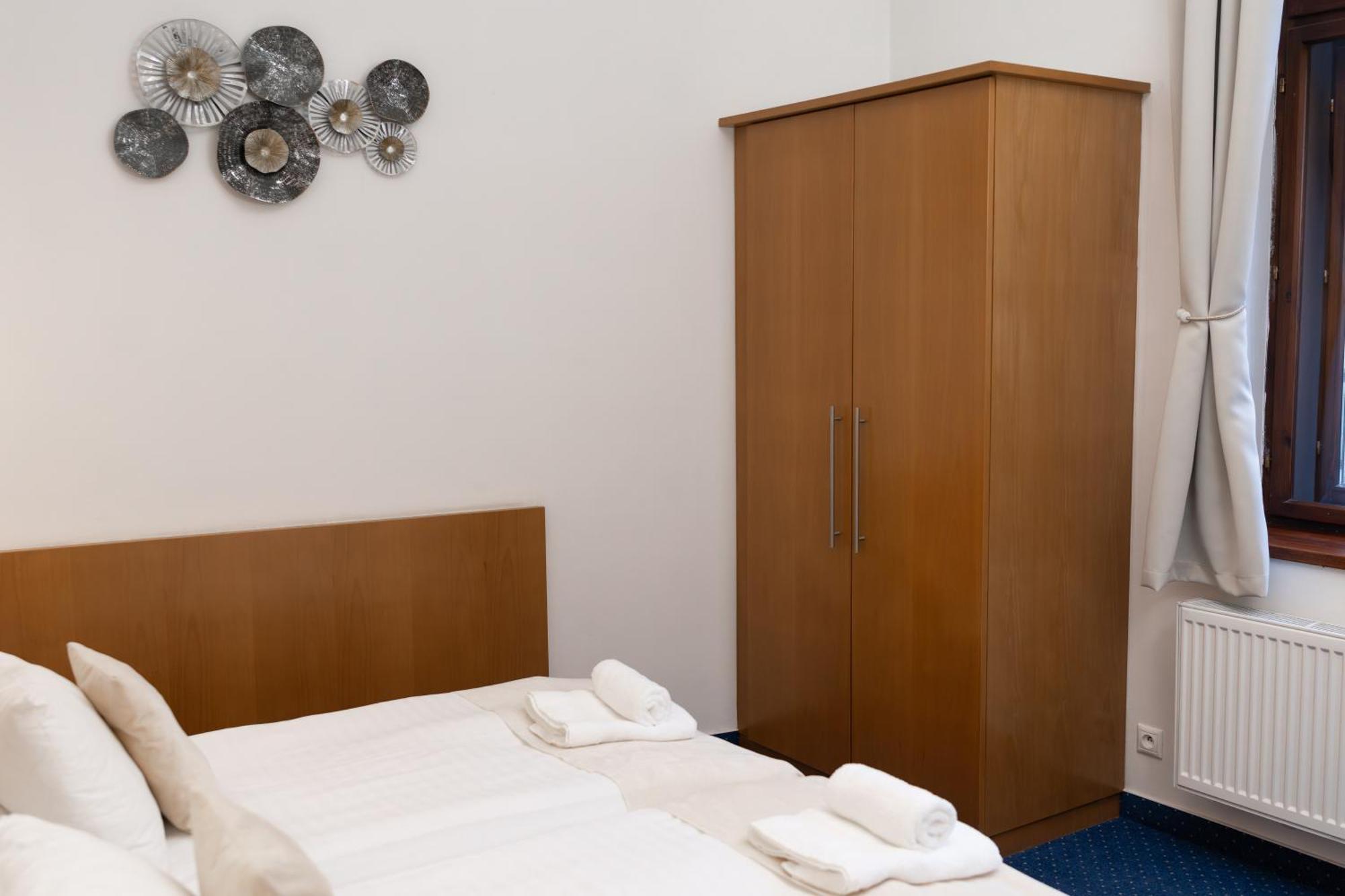 Hotel Apollon Литомержице Экстерьер фото
