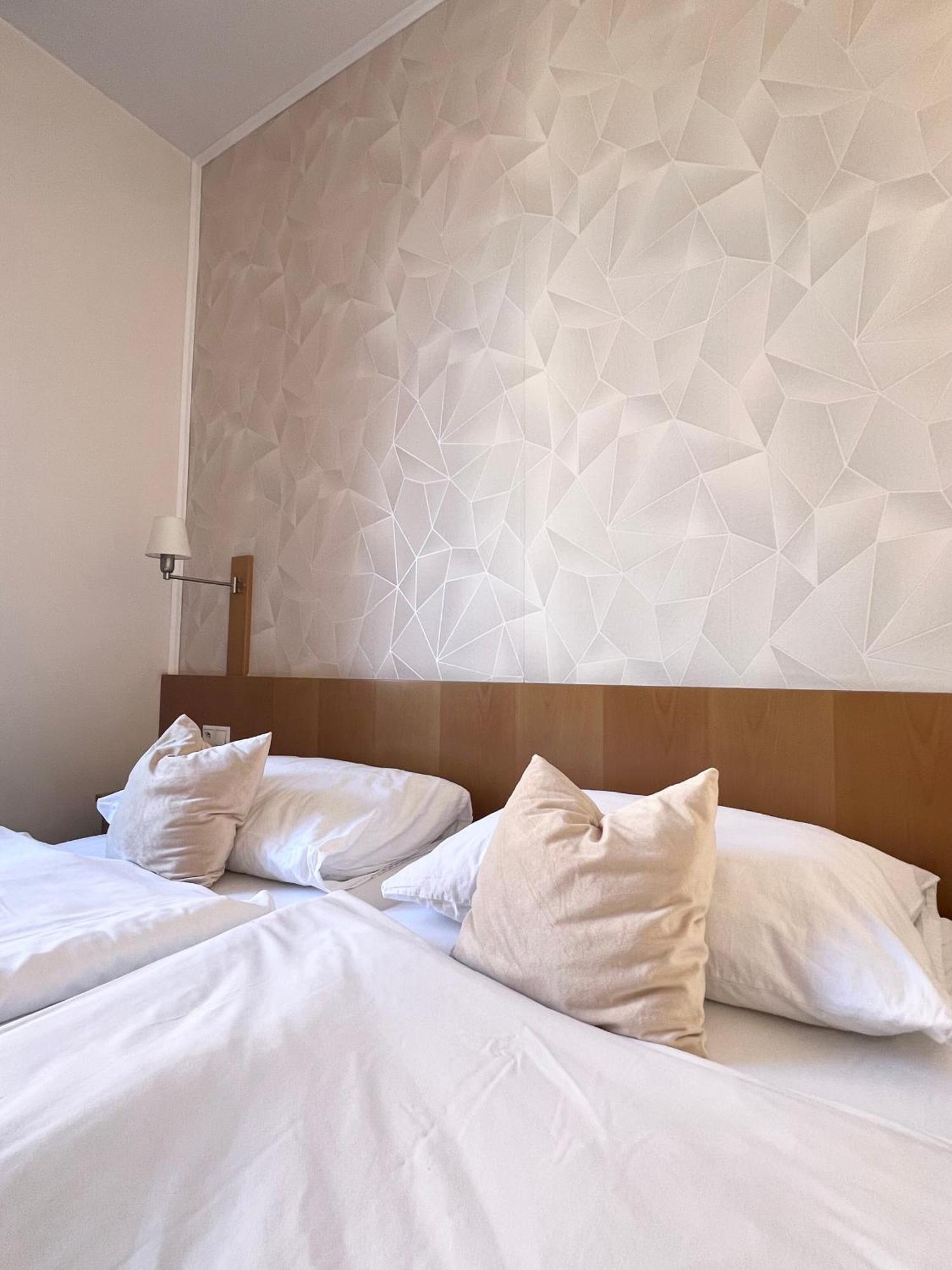 Hotel Apollon Литомержице Экстерьер фото